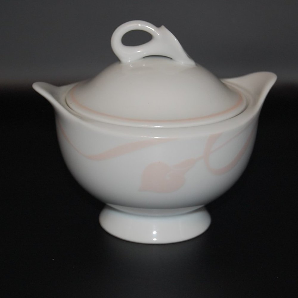 Mikasa Fine Classic Flair Peach Footed Sugar Bowl w/lid